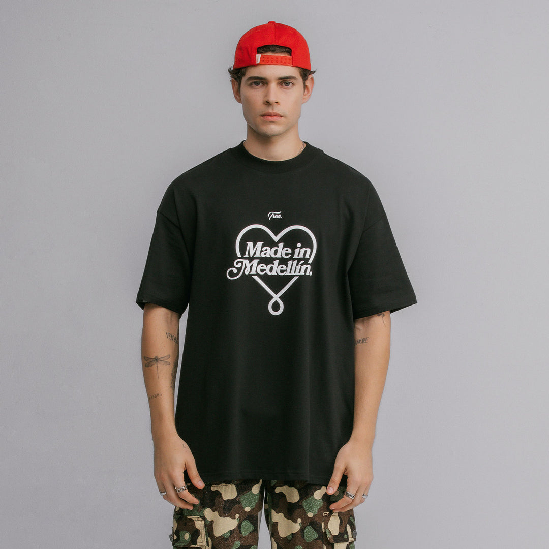 Camiseta Oversized Medellín - Negra