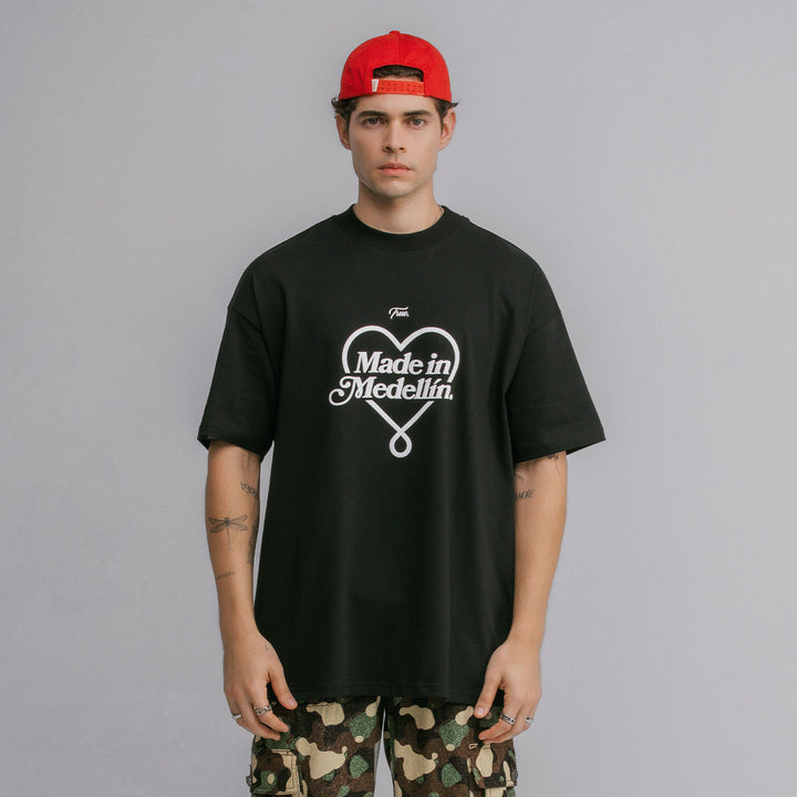 Camiseta Oversized Medellín - Negra