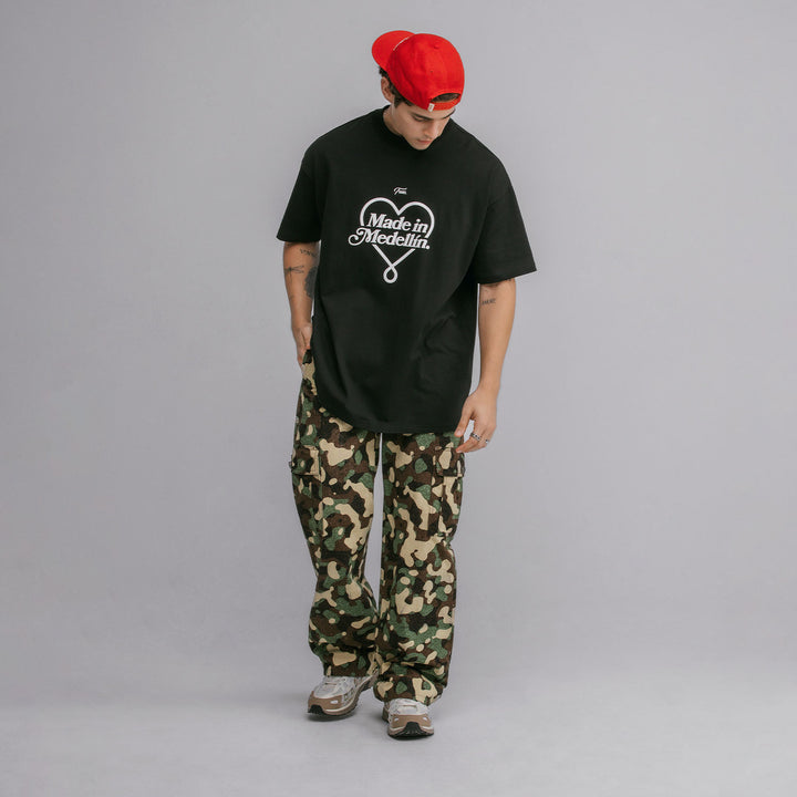 Camiseta Oversized Medellín - Negra