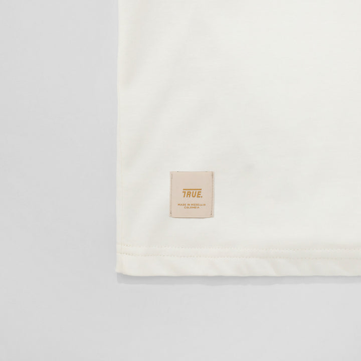 Camiseta Box Fit Classy Logo - Crema